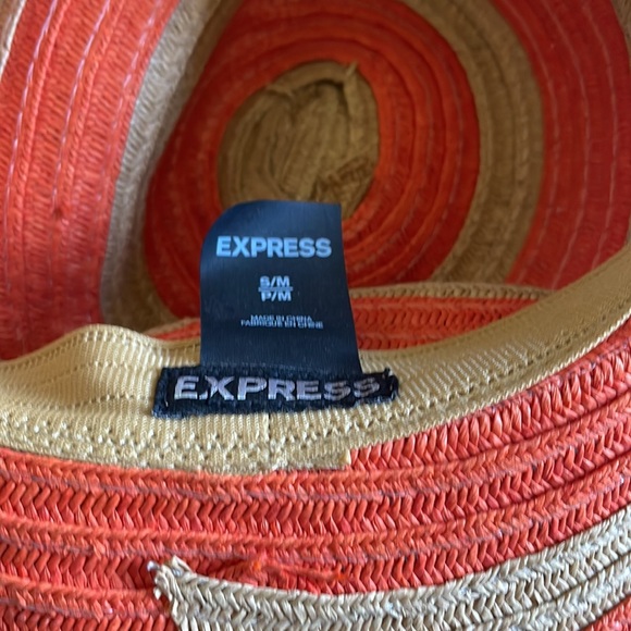 EXPRESS SUN HAT! Size: S/M . Never worn perfect condition! - Picture 3 of 4